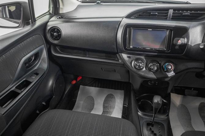 Toyota Vitz III (XP130) Рестайлинг 2 с пробегом 2017 года, цена 939 000 рублей, 156900 км, хэтчбек, Автокод Объявления