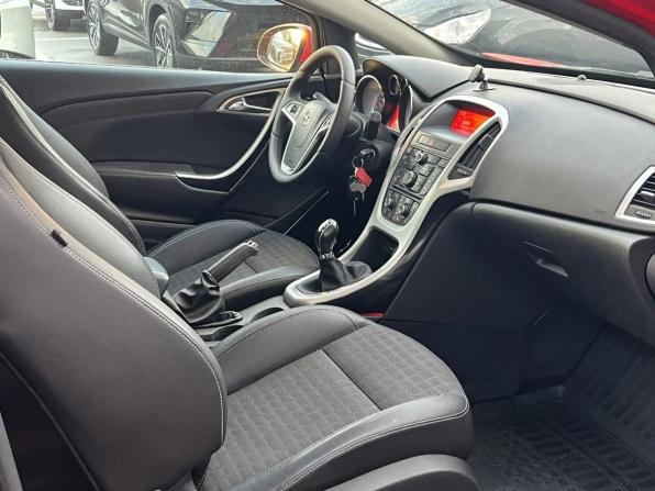 Opel Astra J Рестайлинг с пробегом 2012 года, цена 765 000 рублей, 142157 км, хэтчбек, Автокод Объявления