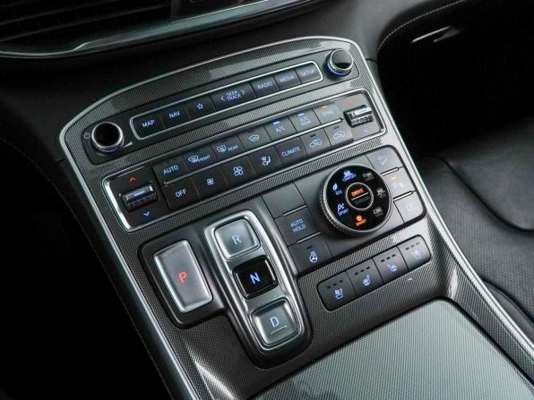 Hyundai Santa Fe IV Рестайлинг с пробегом 2021 года, цена 3 399 077 рублей, 136028 км, внедорожник, Автокод Объявления