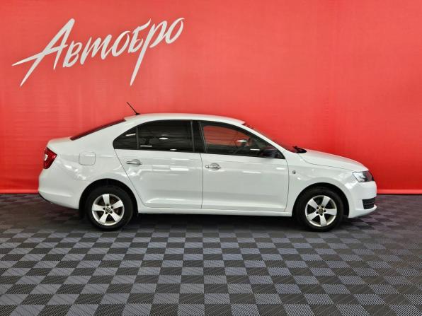 Skoda Rapid I с пробегом 2015 года, цена 945 000 рублей, 139479 км, лифтбек, Автокод Объявления