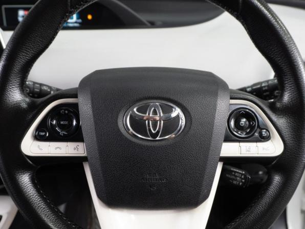 Toyota Prius IV (XW50) с пробегом 2016 года, цена 1 735 000 рублей, 184751 км, лифтбек, Автокод Объявления