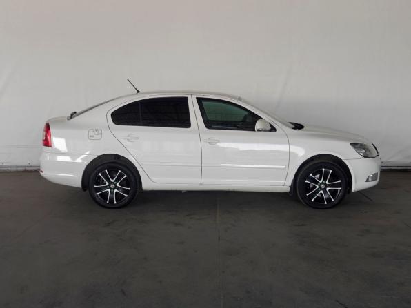 Skoda Octavia II (A5) Рестайлинг с пробегом 2012 года, цена 979 000 рублей, 174000 км, лифтбек, Автокод Объявления