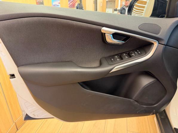 Volvo V40 Cross Country I с пробегом 2013 года, цена 1 138 000 рублей, 249000 км, хэтчбек, Автокод Объявления
