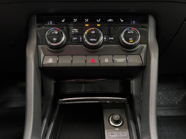 Skoda Karoq I с пробегом 2021 года, цена 2 590 000 рублей, 43179 км, внедорожник, Автокод Объявления