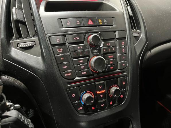Opel Astra J Рестайлинг с пробегом 2013 года, цена 550 000 рублей, 208042 км, седан, Автокод Объявления