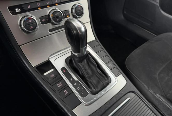 Volkswagen Passat B7 с пробегом 2012 года, цена 995 000 рублей, 280781 км, универсал, Автокод Объявления
