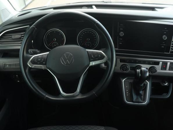 Volkswagen Multivan T6 Рестайлинг с пробегом 2021 года, цена 6 342 000 рублей, 94736 км, минивэн, Автокод Объявления