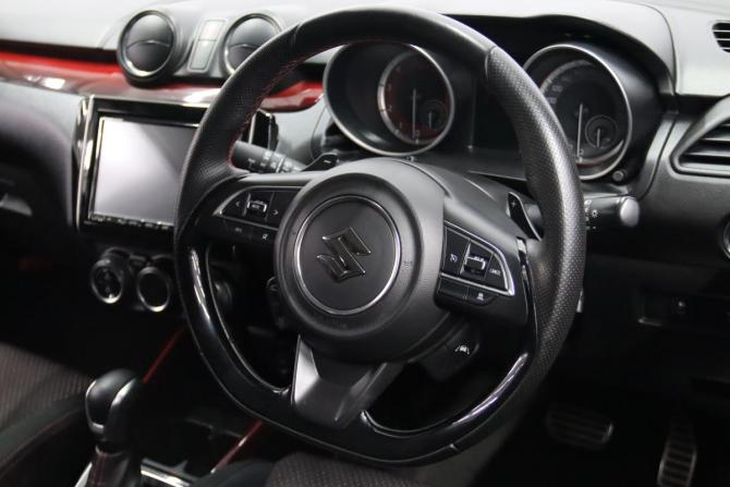 Suzuki Swift V с пробегом 2018 года, цена 1 355 550 рублей, 53082 км, хэтчбек, Автокод Объявления