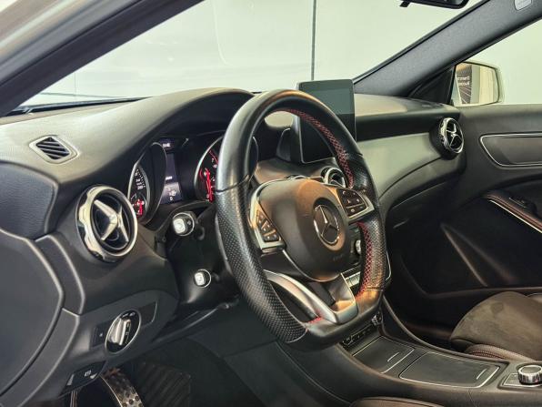 Mercedes-Benz GLA I (X156) Рестайлинг с пробегом 2019 года, цена 2 217 000 рублей, 80575 км, внедорожник, Автокод Объявления