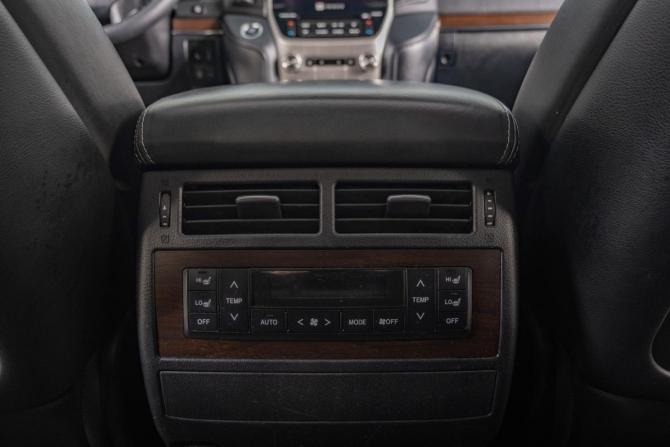Toyota Land Cruiser 200 Series Рестайлинг 2 с пробегом 2018 года, цена 6 699 000 рублей, 155000 км, внедорожник, Автокод Объявления