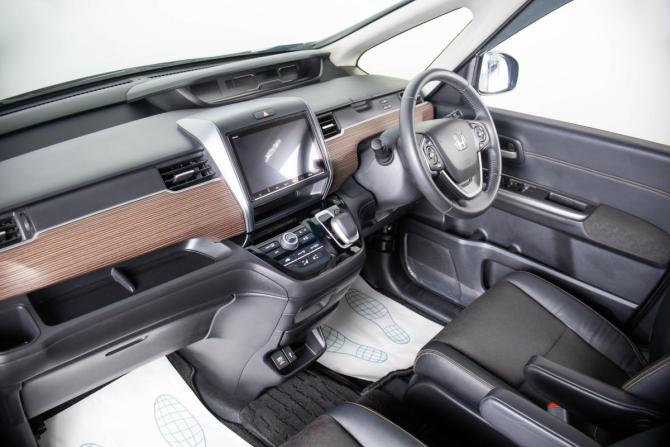 Honda Freed II Рестайлинг с пробегом 2022 года, цена 2 699 000 рублей, 40526 км, компактвэн, Автокод Объявления