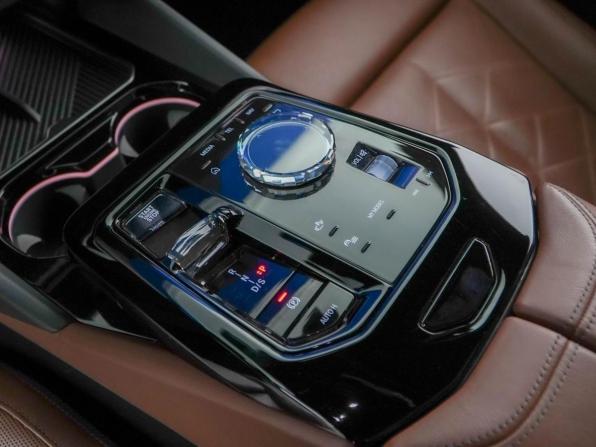 BMW 5 серии VIII (G60/G61/G68) с пробегом 2023 года, цена 6 977 900 рублей, 39441 км, седан, Автокод Объявления
