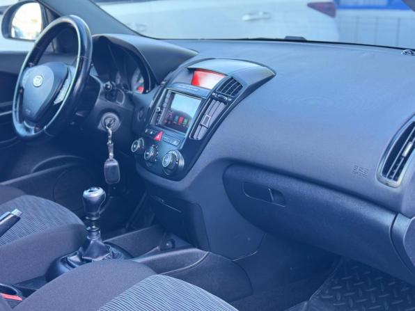Kia Ceed I с пробегом 2008 года, цена 695 000 рублей, 177390 км, универсал, Автокод Объявления