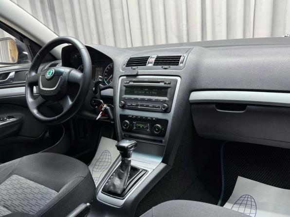 Skoda Octavia II (A5) Рестайлинг с пробегом 2012 года, цена 699 000 рублей, 235000 км, лифтбек, Автокод Объявления