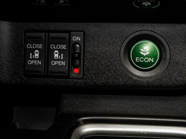 Honda Stepwgn V с пробегом 2017 года, цена 1 850 000 рублей, 113500 км, минивэн, Автокод Объявления