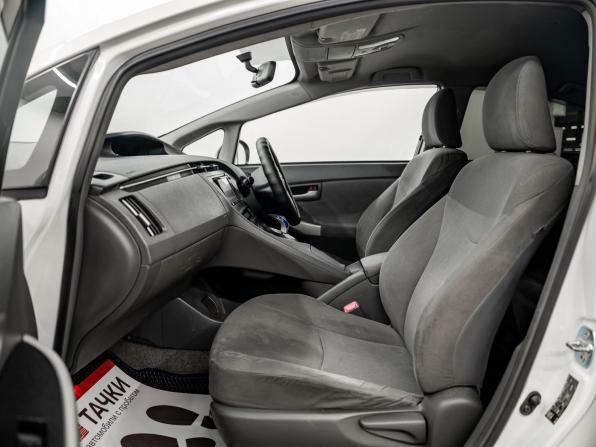 Toyota Prius III (XW30) с пробегом 2009 года, цена 1 050 000 рублей, 157095 км, лифтбек, Автокод Объявления