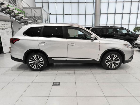 Mitsubishi Outlander III Рестайлинг 3 с пробегом 2020 года, цена 2 550 000 рублей, 71136 км, внедорожник, Автокод Объявления