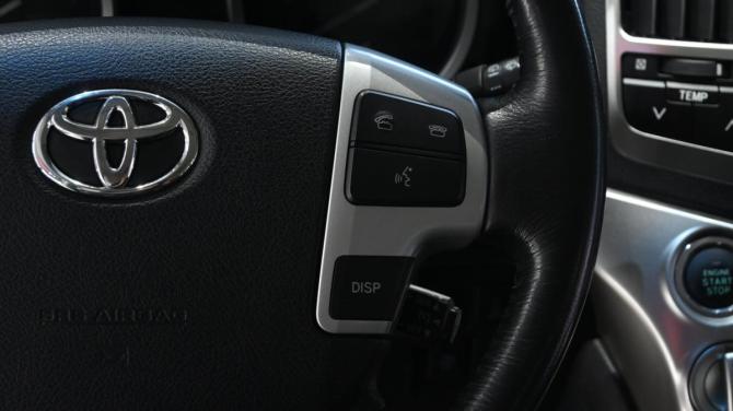 Toyota Land Cruiser 200 Series Рестайлинг 1 с пробегом 2015 года, цена 6 800 000 рублей, 48600 км, внедорожник, Автокод Объявления