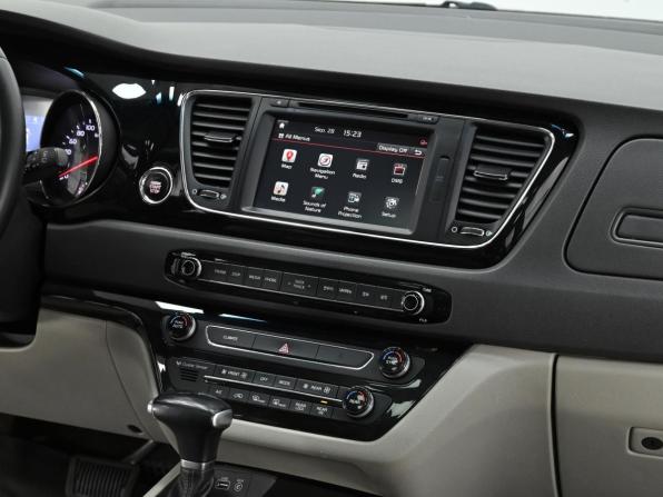 Kia Carnival III с пробегом 2017 года, цена 2 649 000 рублей, 134000 км, минивэн, Автокод Объявления