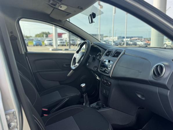 Renault Sandero II Рестайлинг с пробегом 2021 года, цена 1 155 000 рублей, 53855 км, хэтчбек, Автокод Объявления