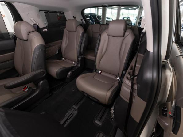 Kia Carnival IV Рестайлинг с пробегом 2025 года, цена 5 700 000 рублей, 9950 км, минивэн, Автокод Объявления