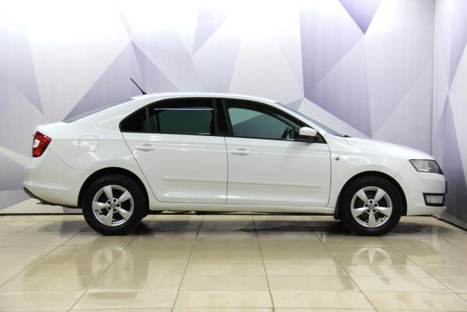 Skoda Rapid I с пробегом 2015 года, цена 1 028 000 рублей, 173000 км, лифтбек, Автокод Объявления