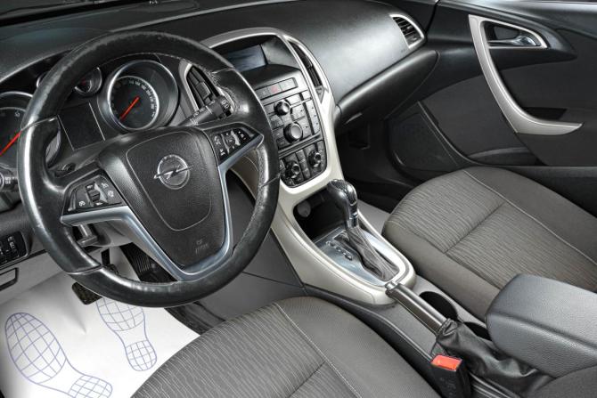 Opel Astra J Рестайлинг с пробегом 2013 года, цена 969 000 рублей, 66000 км, хэтчбек, Автокод Объявления
