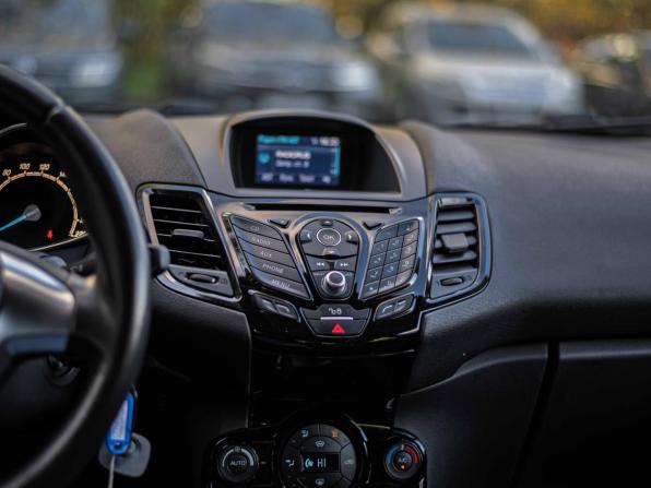 Ford Fiesta Mk6 Рестайлинг с пробегом 2016 года, цена 630 000 рублей, 182454 км, хэтчбек, Автокод Объявления