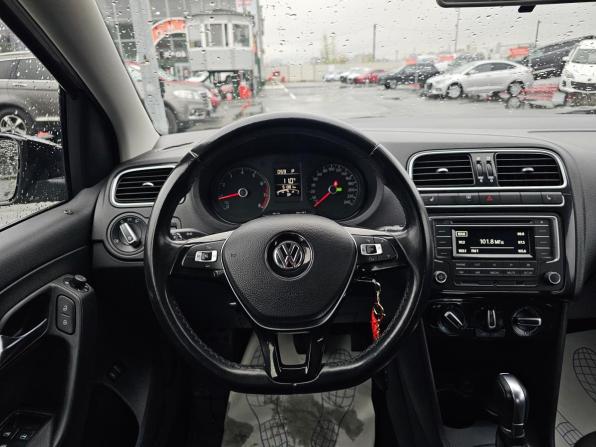 Volkswagen Polo V Рестайлинг с пробегом 2017 года, цена 1 344 995 рублей, 51380 км, седан, Автокод Объявления