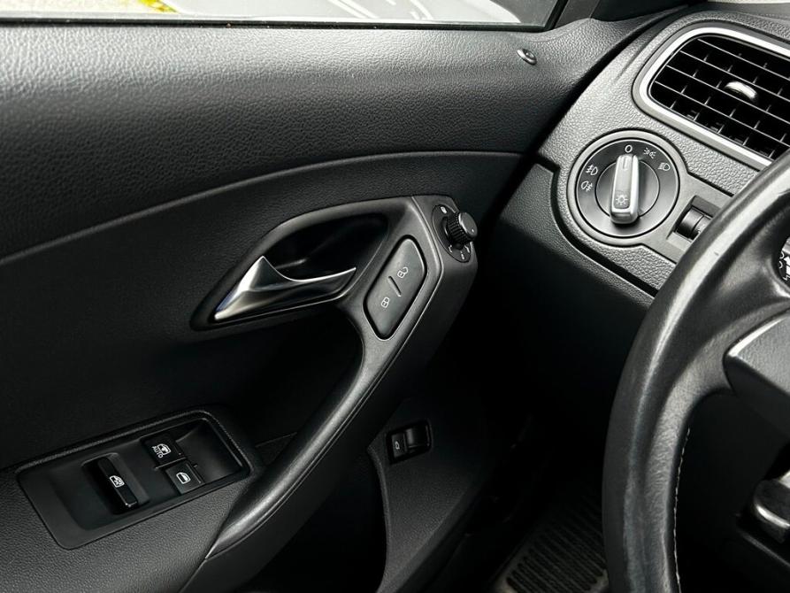 Volkswagen Polo V Санкт-Петербург  - изображение 17