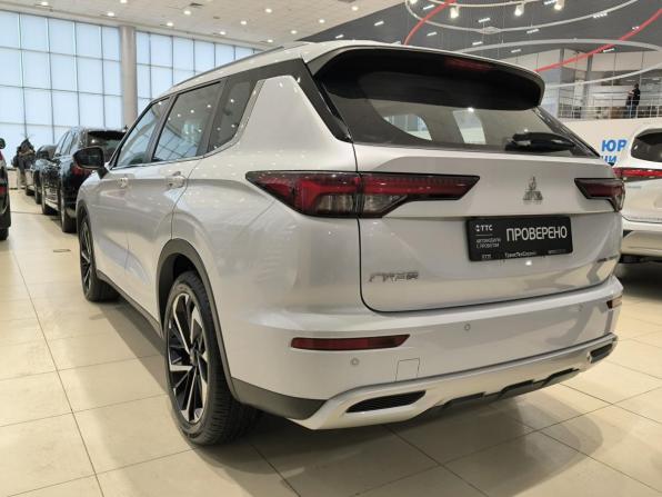 Mitsubishi Outlander IV с пробегом 2023 года, цена 4 250 000 рублей, 10 км, внедорожник, Автокод Объявления