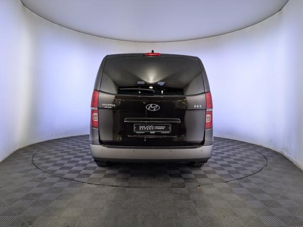 Hyundai H-1 II Рестайлинг 2 с пробегом 2018 года, цена 3 030 000 рублей, 97930 км, минивэн, Автокод Объявления