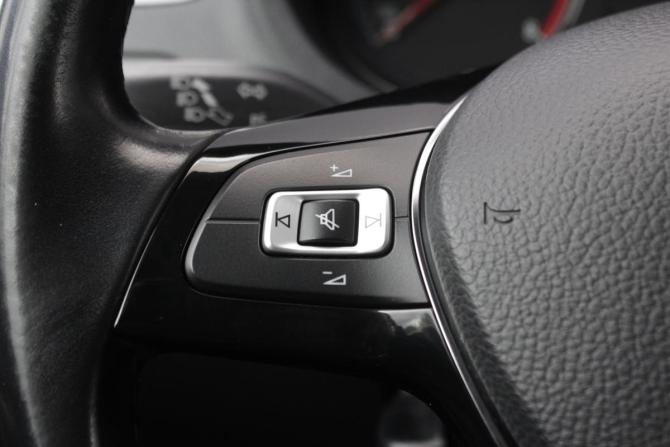 Volkswagen Polo V Рестайлинг с пробегом 2016 года, цена 1 110 000 рублей, 140181 км, седан, Автокод Объявления