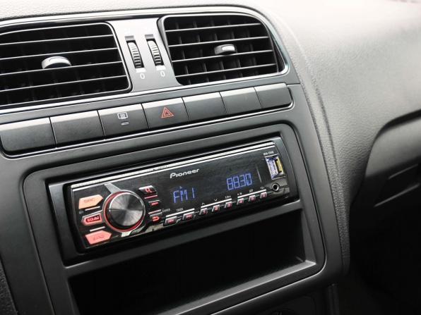 Volkswagen Polo V Рестайлинг с пробегом 2015 года, цена 929 000 рублей, 130656 км, седан, Автокод Объявления