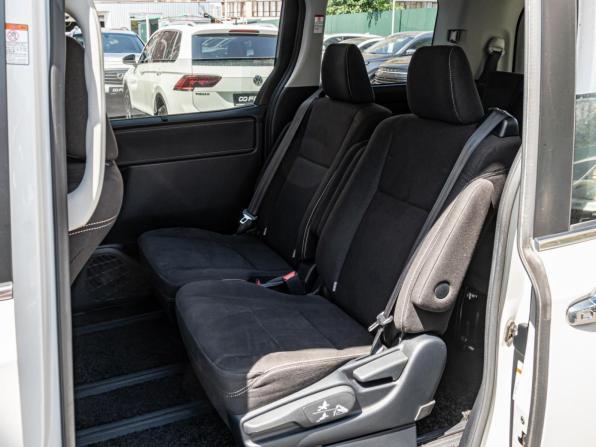 Toyota Esquire I с пробегом 2015 года, цена 2 240 000 рублей, 145707 км, минивэн, Автокод Объявления