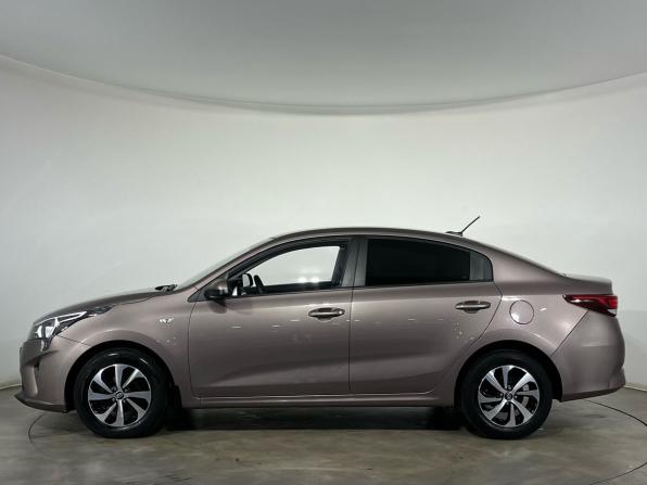 Kia Rio IV Рестайлинг с пробегом 2021 года, цена 1 750 000 рублей, 61921 км, седан, Автокод Объявления