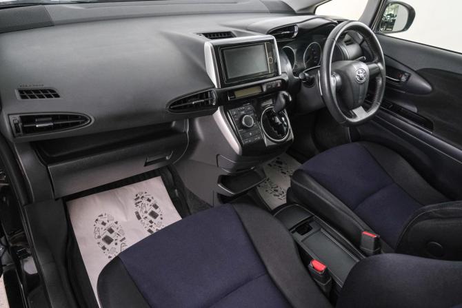 Toyota Wish II Рестайлинг с пробегом 2012 года, цена 1 259 000 рублей, 156000 км, минивэн, Автокод Объявления