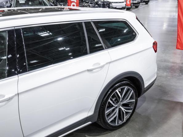 Volkswagen Passat B8 Рестайлинг с пробегом 2019 года, цена 4 039 700 рублей, 92409 км, универсал, Автокод Объявления