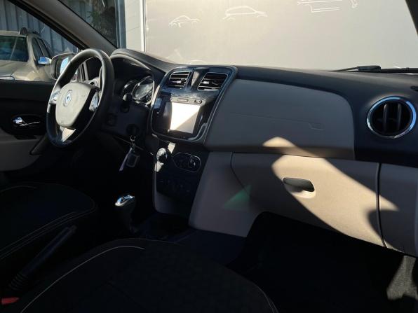 Renault Logan II с пробегом 2015 года, цена 859 700 рублей, 55956 км, седан, Автокод Объявления