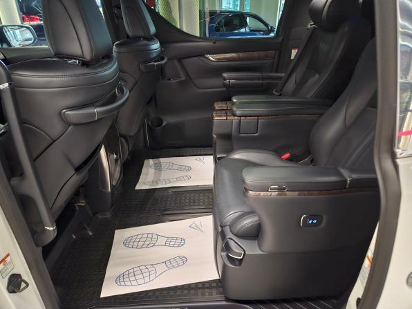 Toyota Alphard III Рестайлинг с пробегом 2018 года, цена 5 050 000 рублей, 128574 км, минивэн, Автокод Объявления
