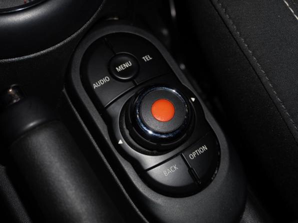 Mini Hatch III (F55/F56) Рестайлинг с пробегом 2018 года, цена 2 130 000 рублей, 146000 км, хэтчбек, Автокод Объявления