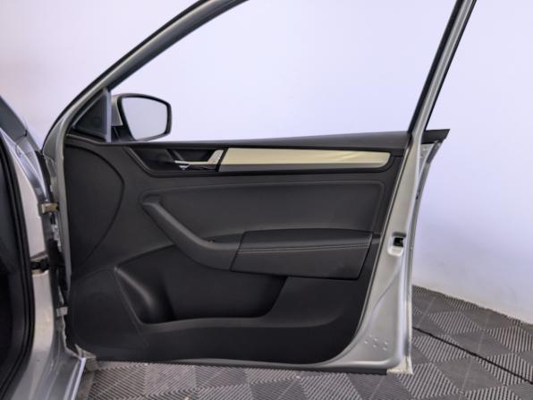Skoda Rapid I Рестайлинг с пробегом 2019 года, цена 1 090 000 рублей, 172020 км, лифтбек, Автокод Объявления
