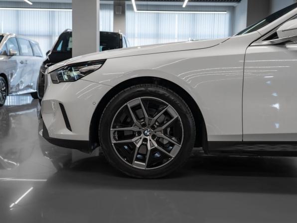 BMW 5 серии VIII (G60/G61/G68) с пробегом 2023 года, цена 6 850 000 рублей, 29999 км, седан, Автокод Объявления