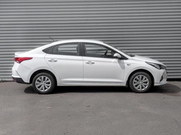 Hyundai Solaris II Рестайлинг с пробегом 2022 года, цена 1 625 000 рублей, 87026 км, седан, Автокод Объявления