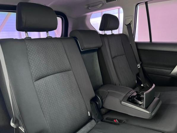 Toyota Land Cruiser Prado 150 Series Рестайлинг 2 с пробегом 2019 года, цена 4 950 000 рублей, 104000 км, внедорожник, Автокод Объявления