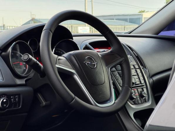 Opel Astra J с пробегом 2011 года, цена 599 000 рублей, 185159 км, хэтчбек, Автокод Объявления