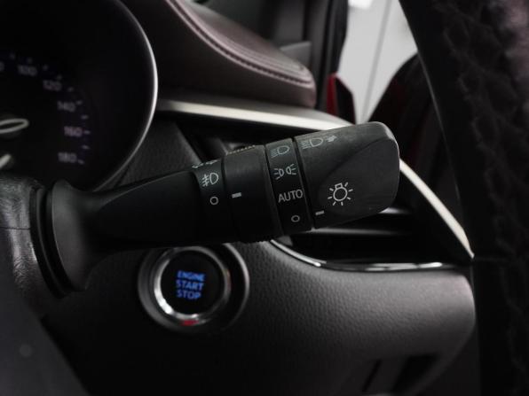 Toyota C-HR I с пробегом 2017 года, цена 1 899 000 рублей, 151051 км, внедорожник, Автокод Объявления