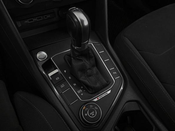 Volkswagen Tiguan II с пробегом 2018 года, цена 2 084 000 рублей, 235891 км, внедорожник, Автокод Объявления