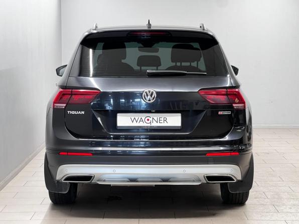 Volkswagen Tiguan II с пробегом 2019 года, цена 2 275 000 рублей, 232962 км, внедорожник, Автокод Объявления
