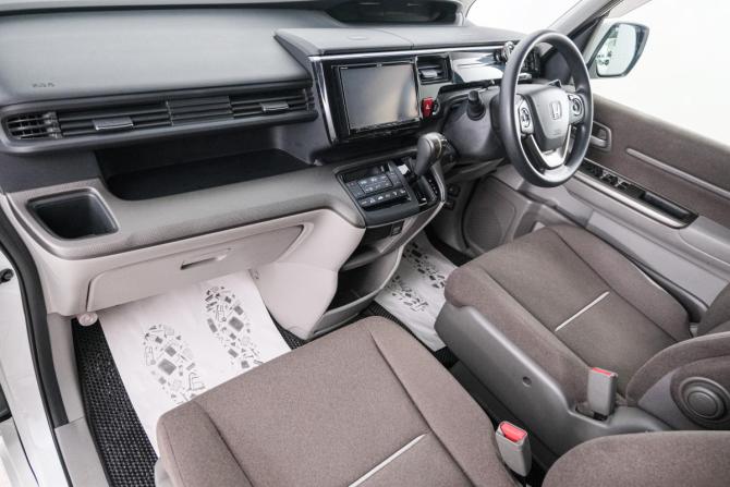 Honda Stepwgn V с пробегом 2015 года, цена 1 749 000 рублей, 123000 км, минивэн, Автокод Объявления